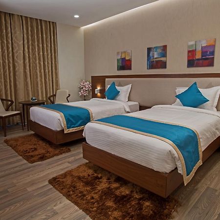 M Crown Hotel Шиллонг Экстерьер фото