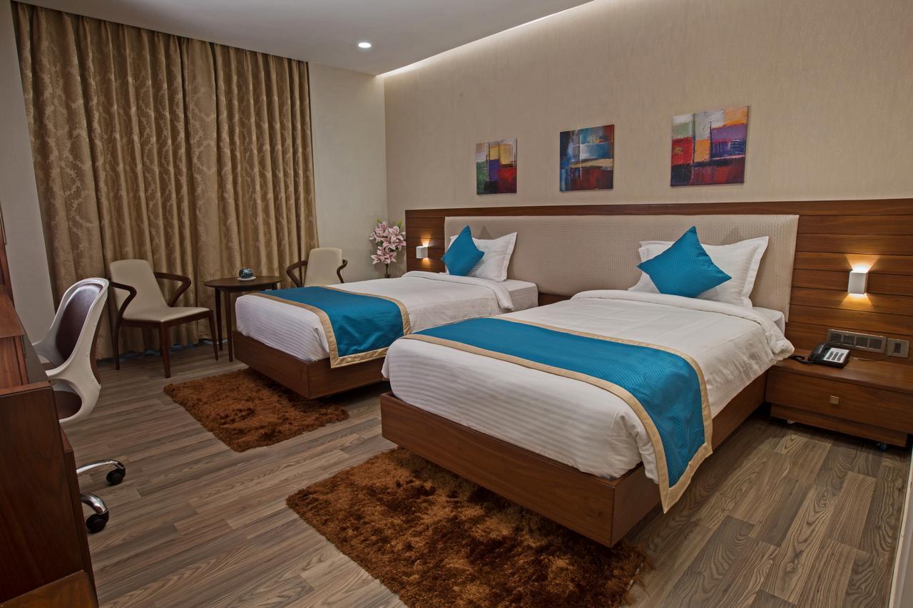 M Crown Hotel Шиллонг Экстерьер фото