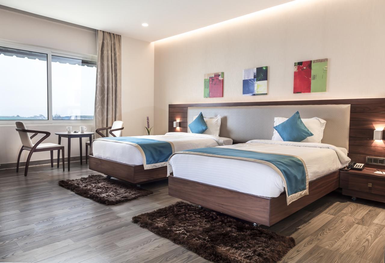 M Crown Hotel Шиллонг Экстерьер фото