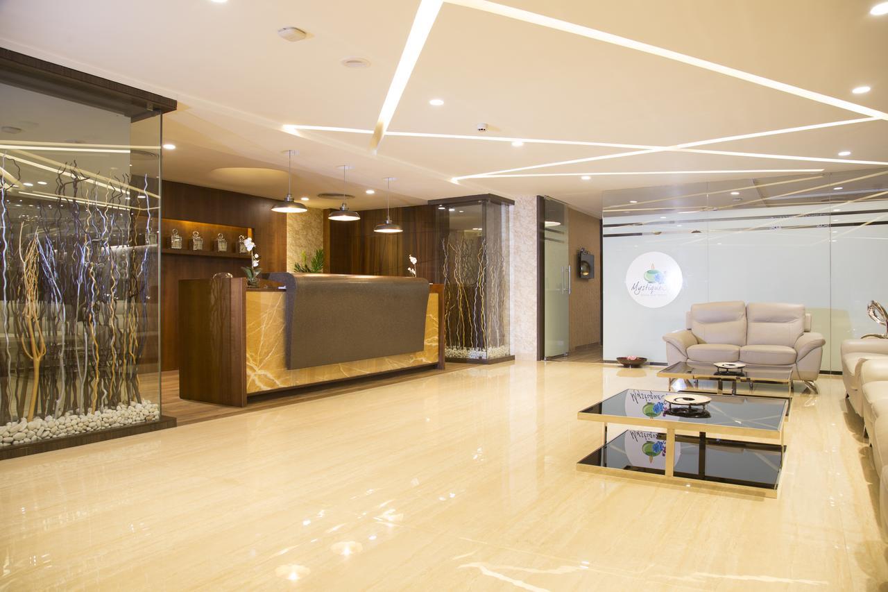 M Crown Hotel Шиллонг Экстерьер фото