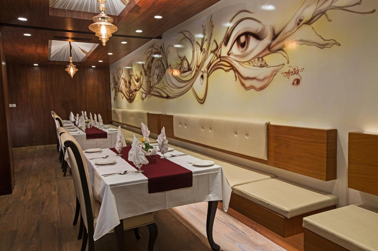 M Crown Hotel Шиллонг Экстерьер фото